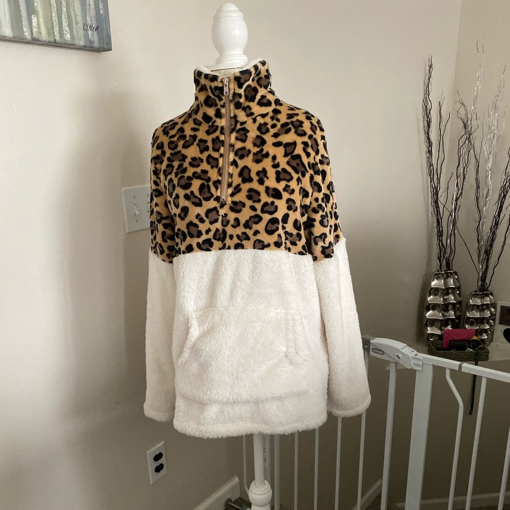 Cheetah print sweater - Picture 2 of 5